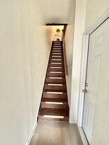 Building Photo - 1025 Mount Vernon St