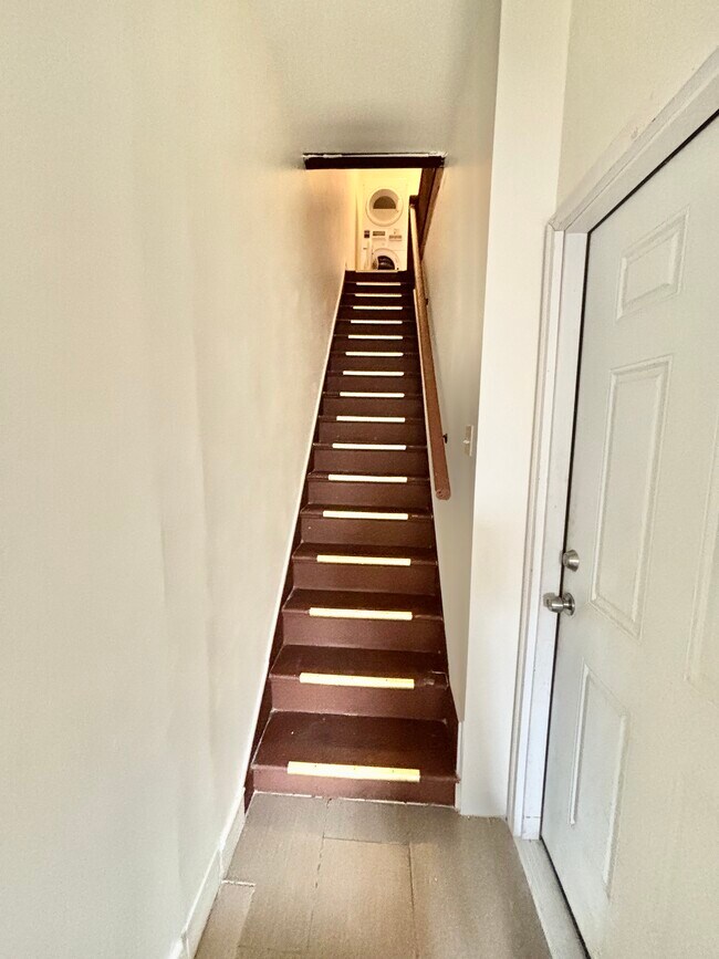 Building Photo - 1025 Mount Vernon St