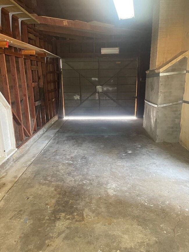Building Photo - San Lorenzo Charmer - 3 bedroom 1 bath home