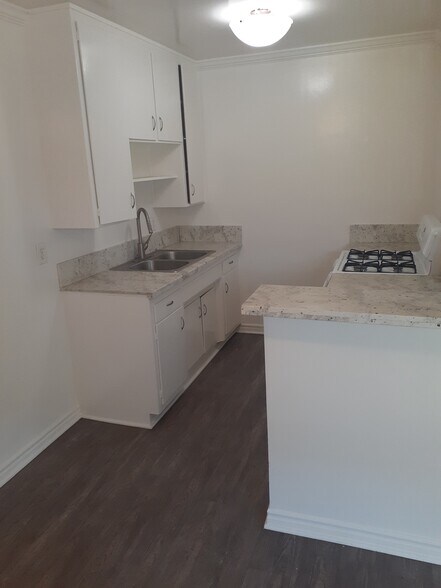 Building Photo - Quiet Park