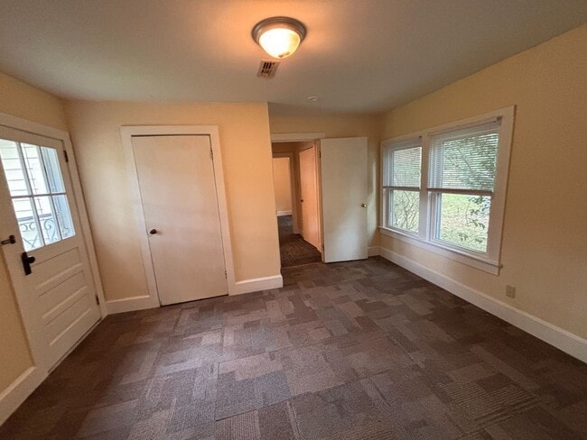 Building Photo - 3 Bedrooms- 2 Bathroom- House in Coosa!