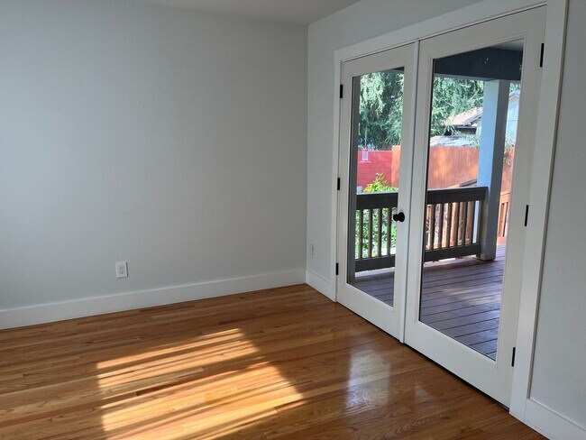 Building Photo - Charming Winters Home