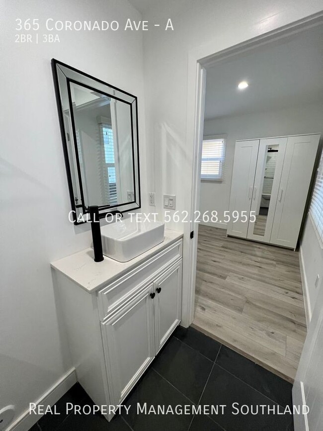 Building Photo - Stunning, Highly Upgraded 2 Bed / 2 Bath B...