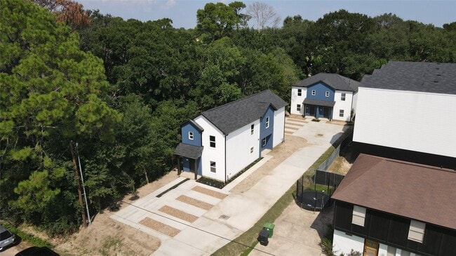 Building Photo - 9439 Radio Rd