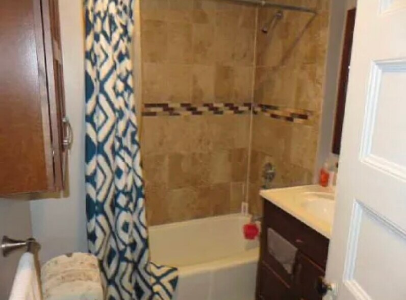 Building Photo - 10 Carmel St