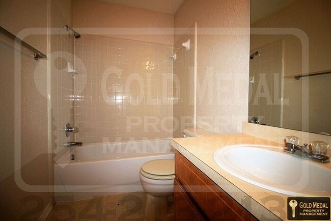 Building Photo - 4500 Sylvia Dr