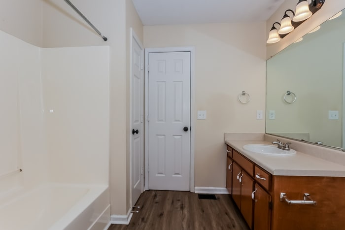 Building Photo - 737 Stone Hedge Dr