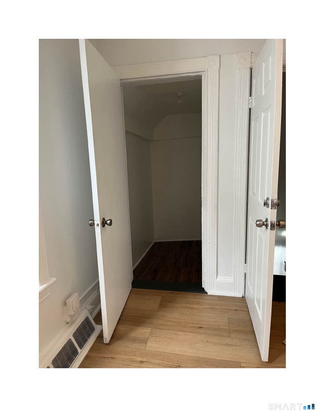 Building Photo - 1391 Park Ave