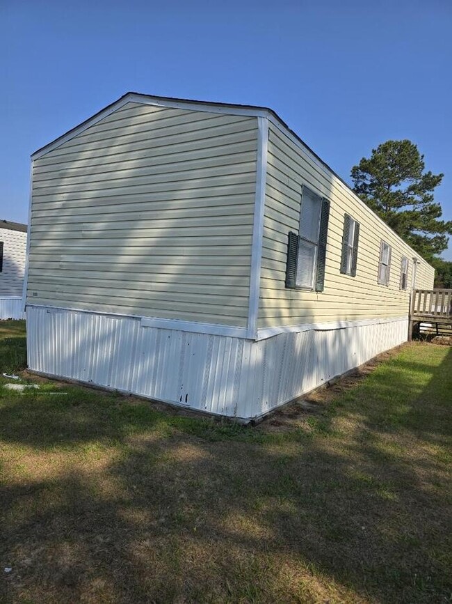 Building Photo - 60 Shanklin Rd