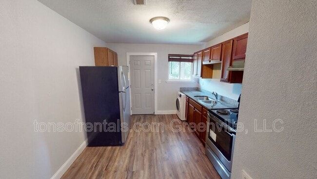 Building Photo - 84 W Park Dr