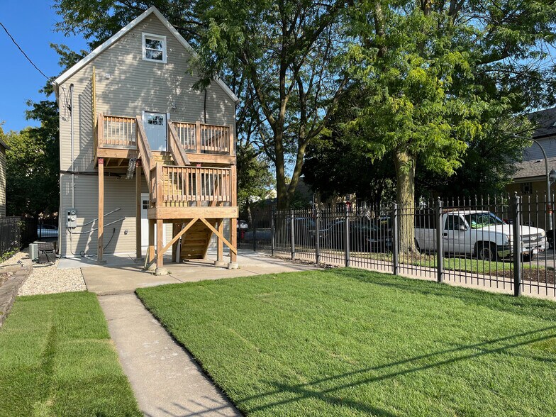 Building Photo - 3800 N Whipple St