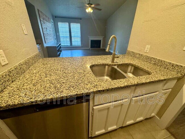 Building Photo - 1202 Thorpe Ln