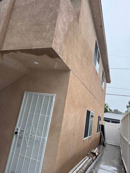 1 st floor entrance - 643 N Fairview St