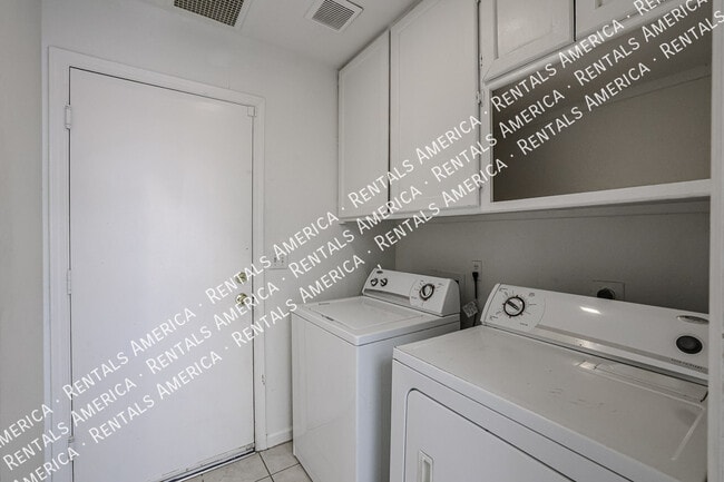 Building Photo - 8342 W Orchid Ln