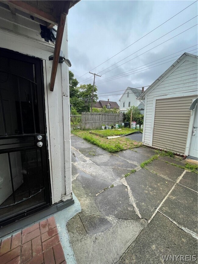 Building Photo - 298 Winslow Ave