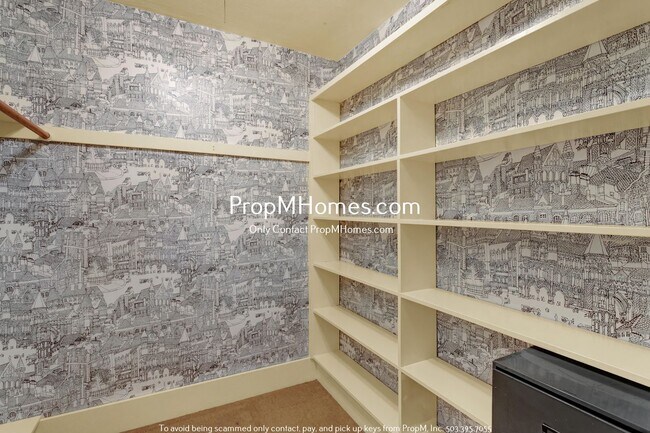 Building Photo - Rare Three Bedroom Gem in SW Portland!