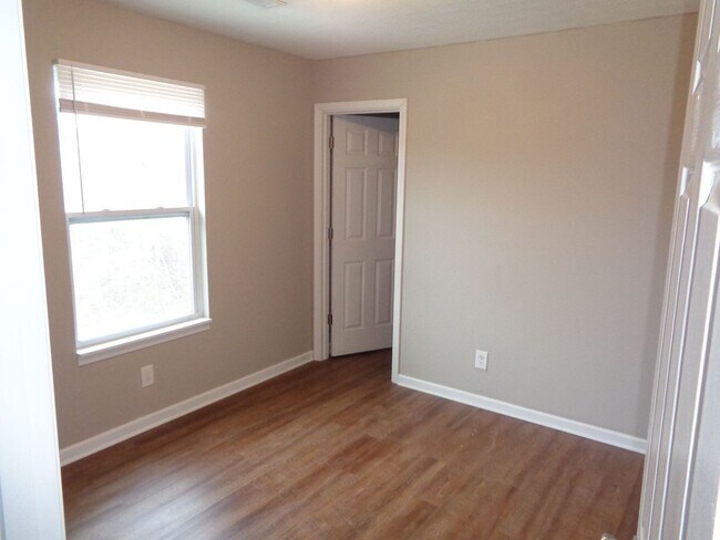 Building Photo - 3490 Hader Ave 4BR/2.5BA (Cincinnati)