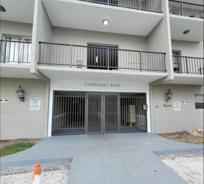 Building Photo - 5100 SW 41st St