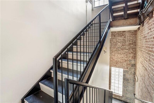 Building Photo - 650 Glen Iris Dr NE