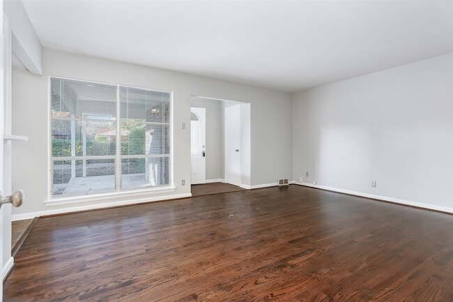 Building Photo - 6506 St Moritz Ave