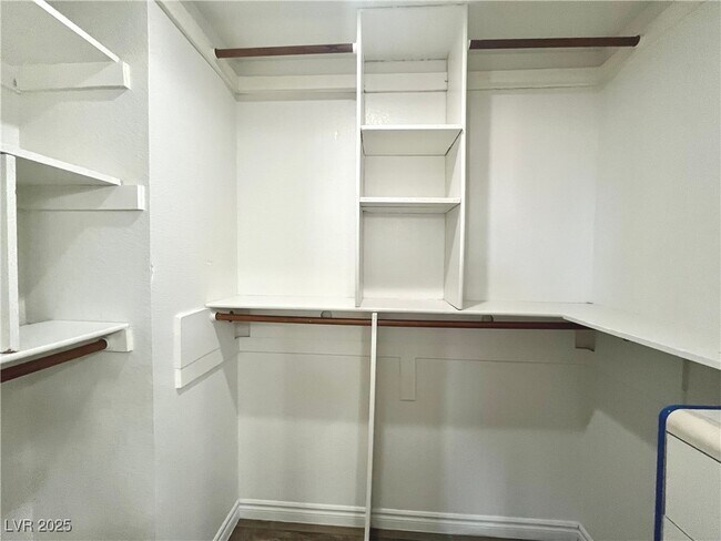 Building Photo - 1537 N Canyon Rose Way