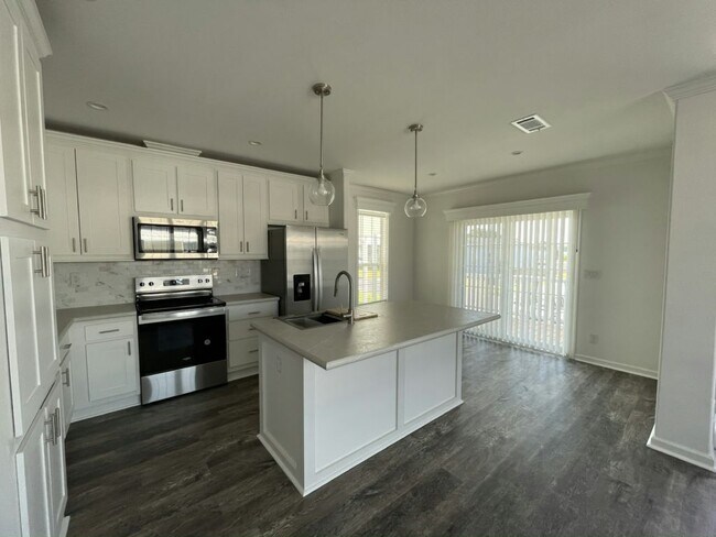 Building Photo - 34669 Ballyhoo Dr
