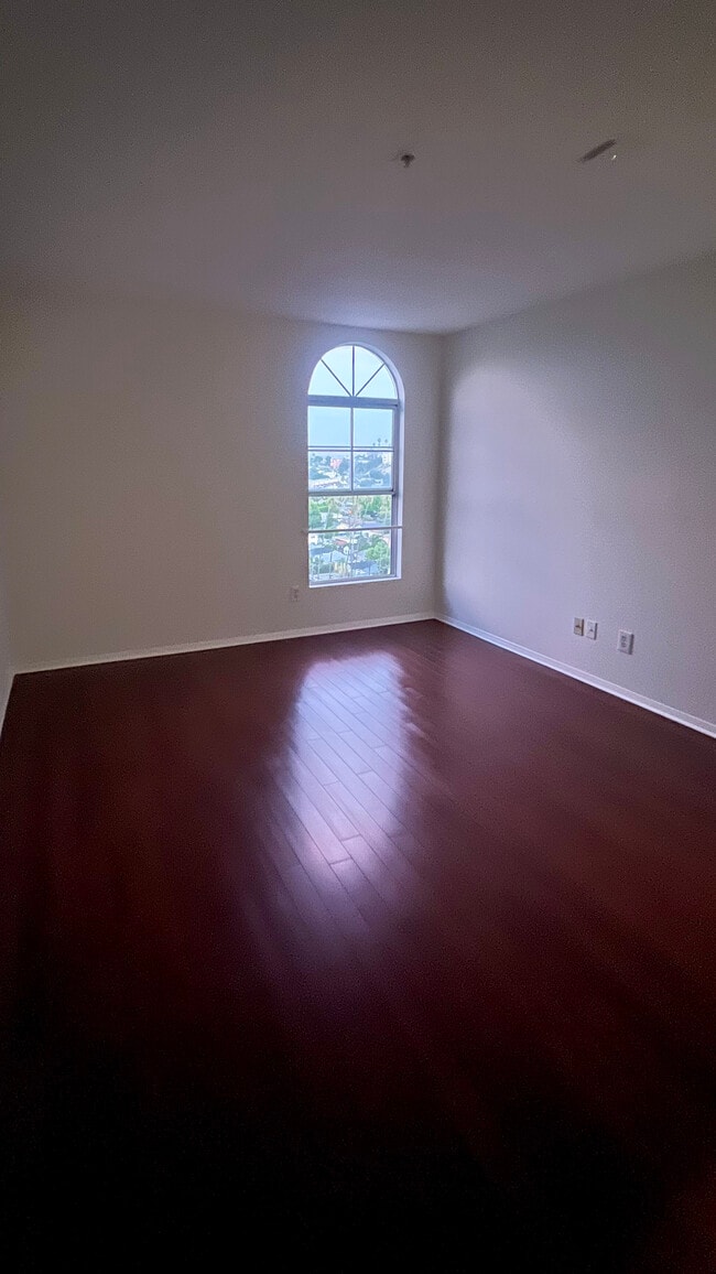 Building Photo - 4755 Templeton St