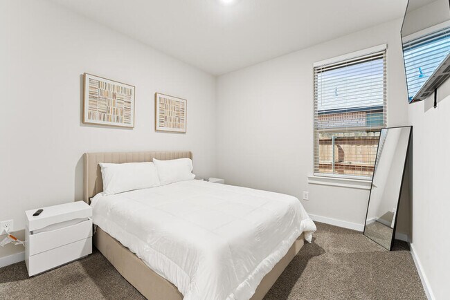 Building Photo - 2129 Trailhead Dr