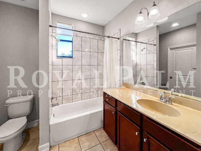 Building Photo - Big on Space, Smart on Layout — 3 bedroom 2.5 bath corner END UNIT pet-friendly townhouse!