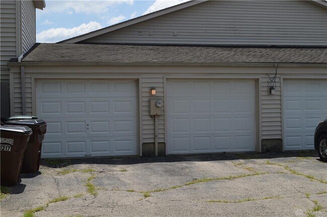 Building Photo - 1217 Robbins Run Ct