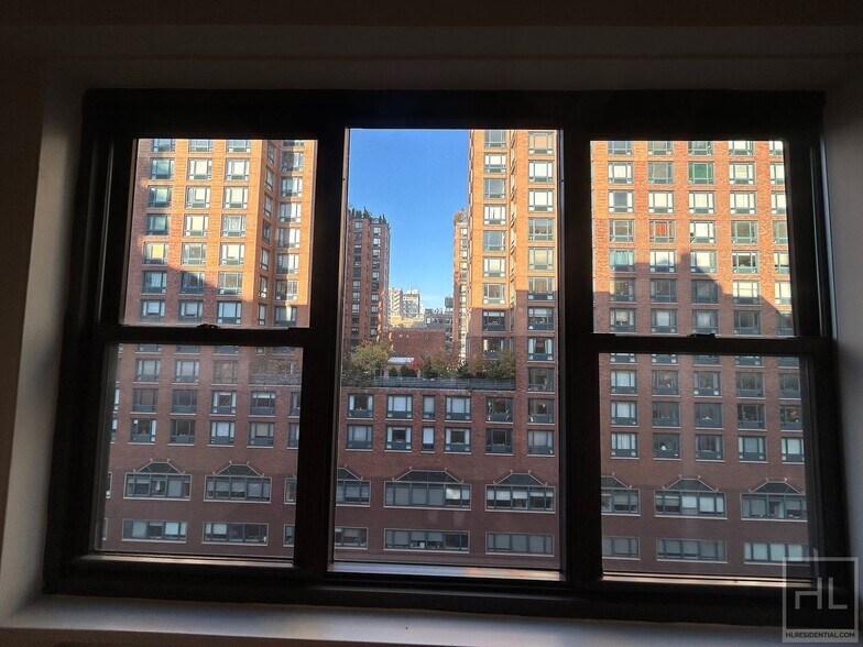 Building Photo - Fourth Avenue