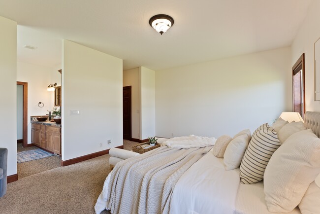 Building Photo - 1981 W Twinkling Star Rd