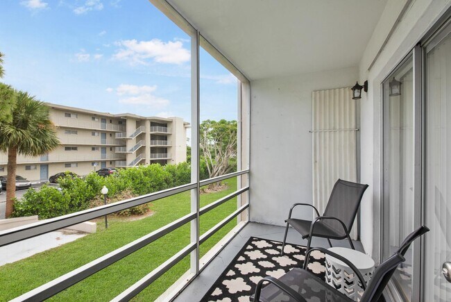 Building Photo - 2581 Garden Dr N