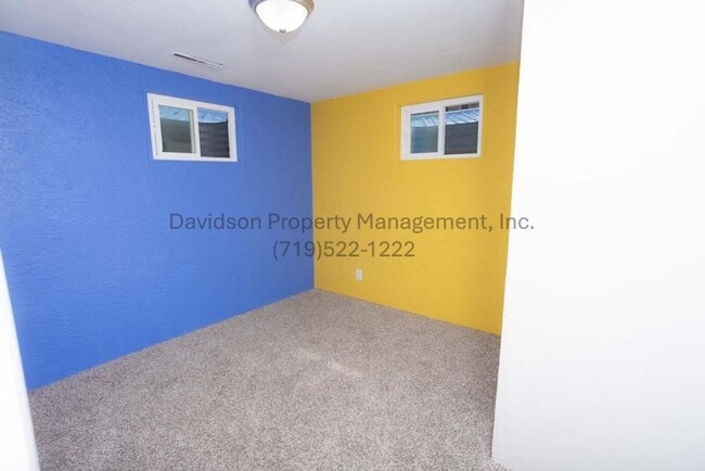 Building Photo - Updated 5 Bedroom House in Central Colorad...