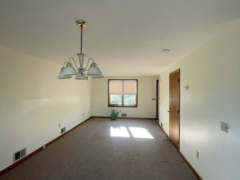 Main living/dining area - 9 Gillan Ave