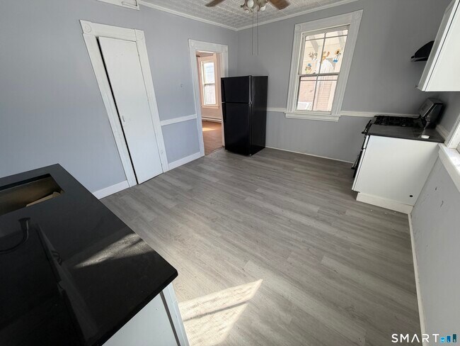 Building Photo - 73 Waterville St