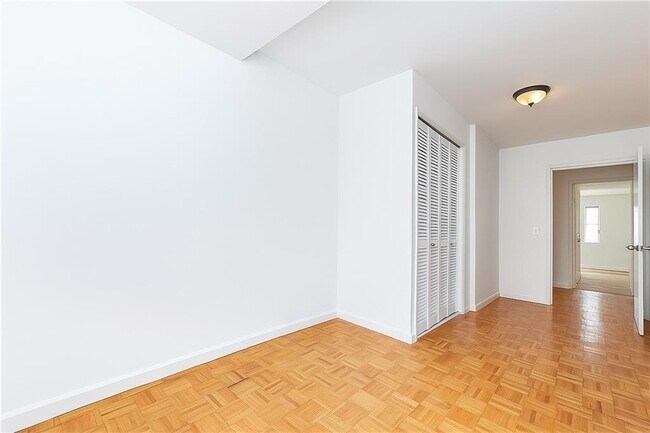 Building Photo - 434 39th St