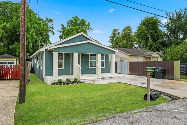 Building Photo - 7946 Fowlie St