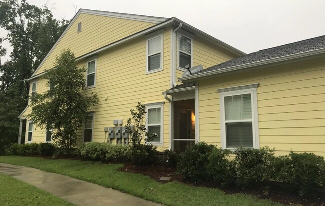 Building Photo - Modern End-Unit Townhome in Branch Creek –...