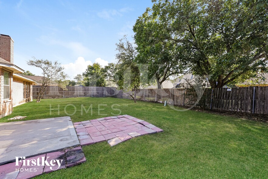 Building Photo - 1417 Highland Dr