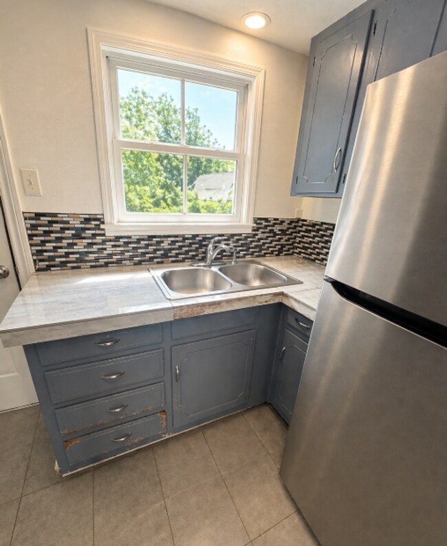 Building Photo - AVAILABLE NOW; APPLY AT OUR WEBSITE TODAY