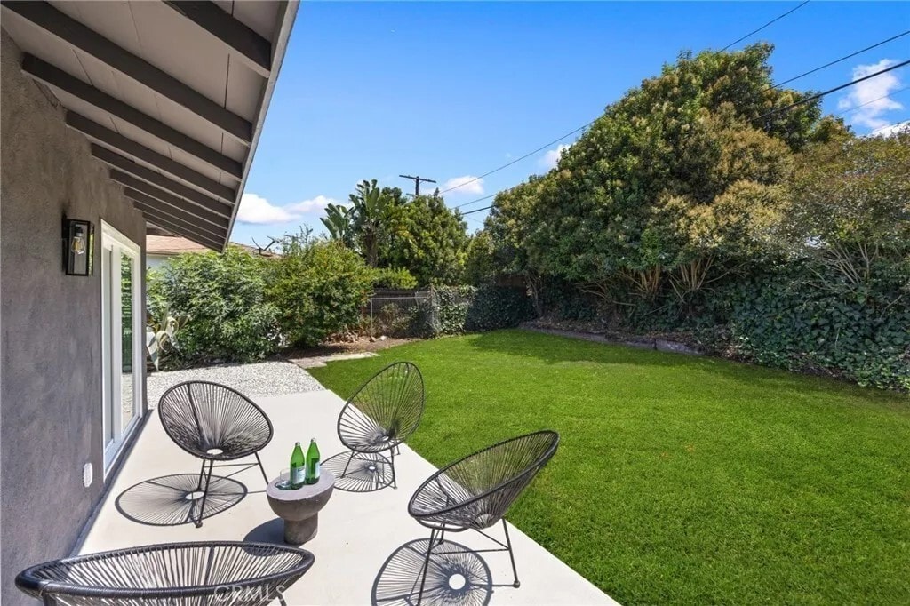 Building Photo - 3518 S Burnside Ave