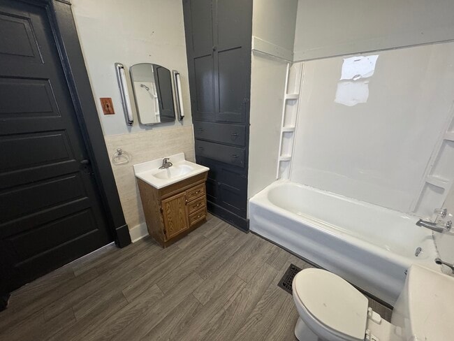 Building Photo - 32 S Virginia Ave