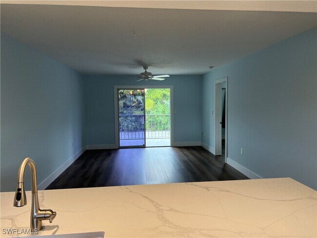 Building Photo - 146 Cypress Way E