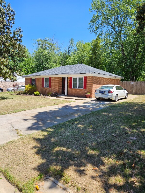 Building Photo - 4504 Whiteside St