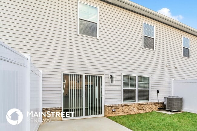 Building Photo - 2052 N Sarah Dr