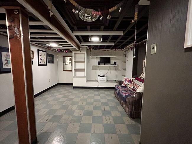 Building Photo - 248 Mansion St