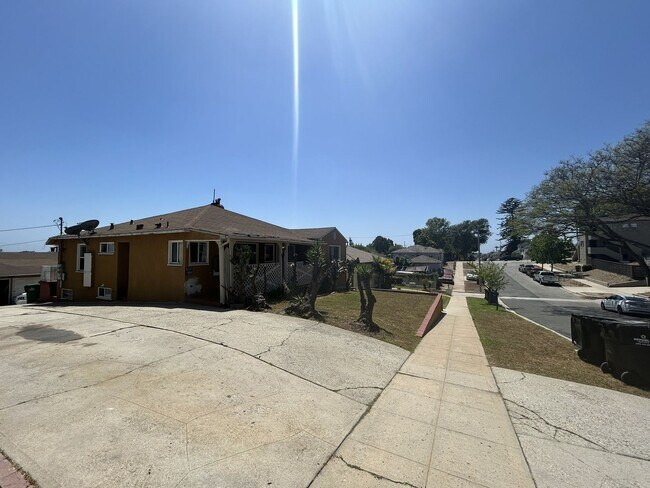 Building Photo - Charming 3 Bed 1 Bath For Rent *$400.00 Of...