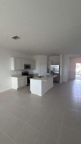 Building Photo - 382 Sol Vis Dr