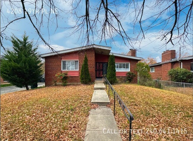 Primary Photo - 4208 19th Pl NE